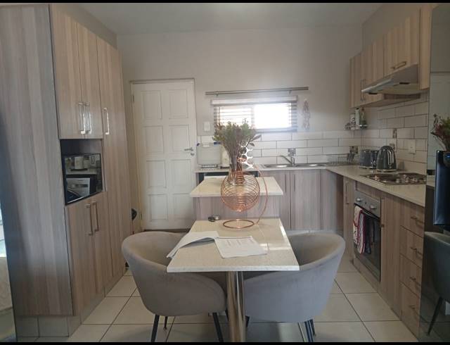 2 BEDROOM TOWNHOUSE FOR SALE IN WATERVAL EAST